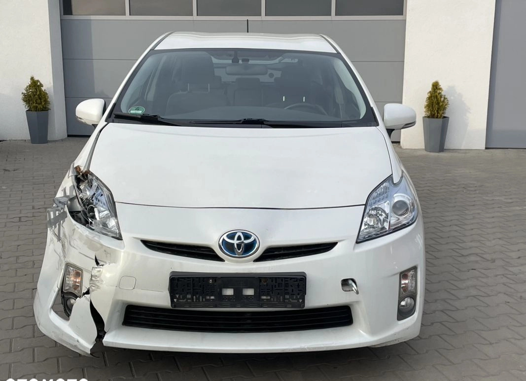 Toyota Prius cena 28900 przebieg: 300000, rok produkcji 2010 z Izbica Kujawska małe 56